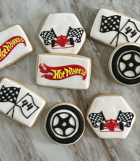 Tire Cookies Decorated, Race Car Decorated Cookies, Hot Wheels Dessert Table, Ferrari Cookies, Race Car Cookies Decorated, Car Cookies Decorated, Tire Cookies, F1 Cookies, Hot Wheels Cookies