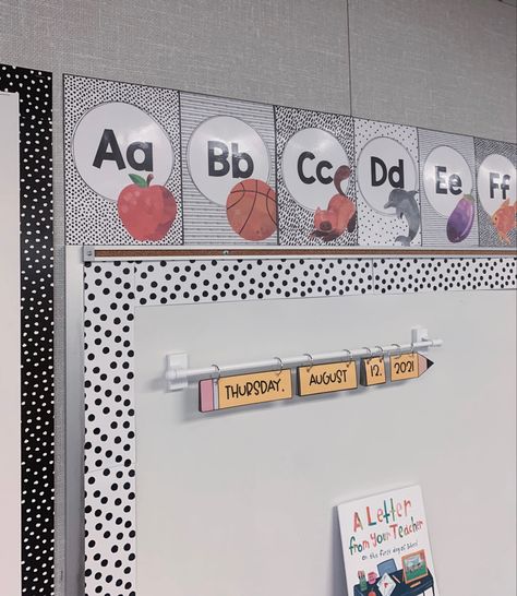 Magnetic Date Classroom, Classroom Date Display Flip Diy, Magnetic Flip Calendar Classroom, Magnetic Calendar Classroom, Magnetic Rod Calendar Classroom, Magnetic Board Ideas Decor, Date Display Classroom, Classroom Flip Calendar Ideas, Calendar Area Classroom