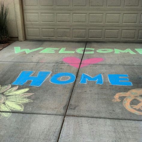 Have kids make daddy welcome home signs on sidewalk for when he gets home from deployment! Military Welcome Home Signs, Welcome Home Signs For Military, Missionary Homecoming, Military Welcome Home, Homecoming Signs, Welcome Home Decorations, Deployment Homecoming, Welcome Home Banners, Military Wife Life