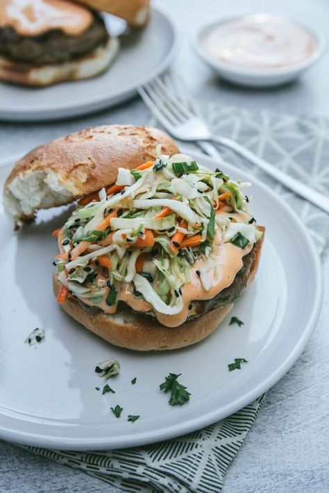 Flavorful Thai Turkey Burgers topped with a colorful Asian-inspired coleslaw and spicy Sriracha mayo make for the perfect weeknight summer meal!Some links may be affiliate links. I may get paid if you buy something or take action after clicking one of these. If you do decide to buy, thank you! Your purchase allows me to continue sharing healthy and delicious recipes! Ingredients needed ground turkey - ground turkey is the base of this juicy burger recipe. It's a lighter and lean… Smoothie Bowl No Banana, Thai Turkey Burgers, Grilled Turkey Recipes, Juicy Burger Recipe, Asian Hot Sauce, Asian Coleslaw, Soy Sauce Alternative, Cacao Smoothie, Burger Meat