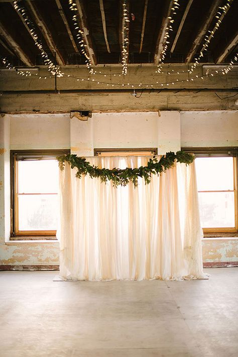 Green garland and white drapery wedding backdrop ideas Ceremony Backdrop Indoor, Head Table Wedding Backdrop, Rustic Wedding Decorations, Wedding Reception Backdrop, Wedding Ceremony Ideas, Diy Wedding Backdrop, Decor Ikea, Oklahoma Wedding, Wedding Ceremony Backdrop