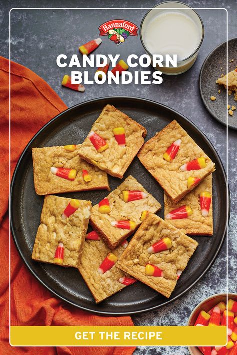 With crunchy edges and a buttery center, these blondies are a decadent way to use up a Halloween candy classic. Ice Cream Novelties, Printable Recipes, Frozen Bread Dough, Blondies Recipe, Frozen Seafood, Homemade Pastries, Halloween Recipe, Dessert Toppings, Deli Meat