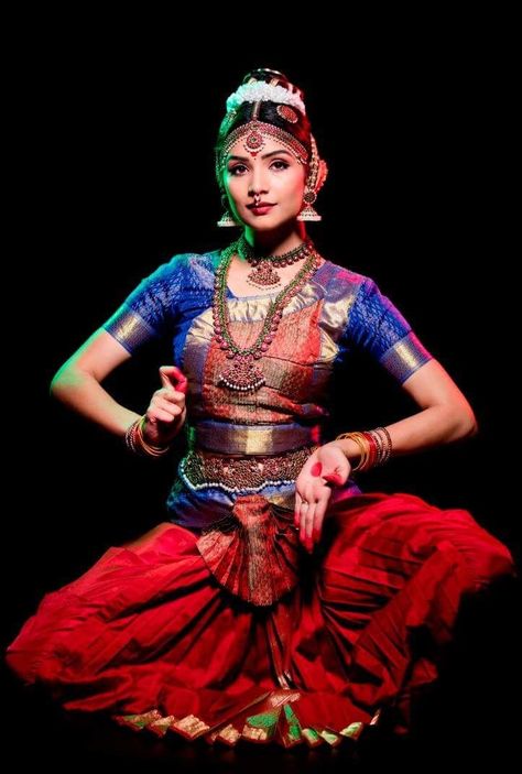 Bharatanatyam Dress Pattern, Devi Poses Bharatnatyam, Bharatanatyam Outfit, Bharathanatyam Costume Colours, Baratham Poses, Bharatnatyam Dance Poses, Bharatnatyam Costume Dresses, Bharatanatyam Costume Colors, Barathanatyam Dress