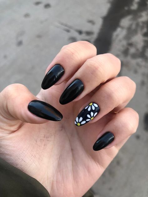 Black Flower Nails Design, Dark Almond Nails Ideas, Black And Flower Nails, Black Nails With Daisy, Black And White Daisy Nails, Black And Floral Nails, Daisy Accent Nails, Floral Black Nails, Black Nails With Colorful Design