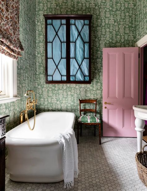 Anna Spiro’s Warm, Welcoming + Wild 1890s Melbourne Home Wallpaper In Bathroom, Maximalist Bathroom, Anna Spiro, English Country Style, Melbourne House, Gorgeous Bathroom, In Bathroom, Fabric Houses, Grand Palais