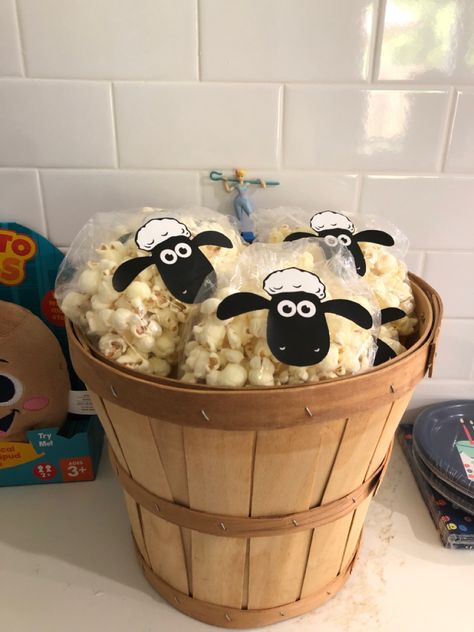 Toy story Popcorn Sheep, Birthday Toys, Birthday Crafts, Bo Peep, Plastic Laundry Basket, Toy Story, Popcorn, Sheep, Corn