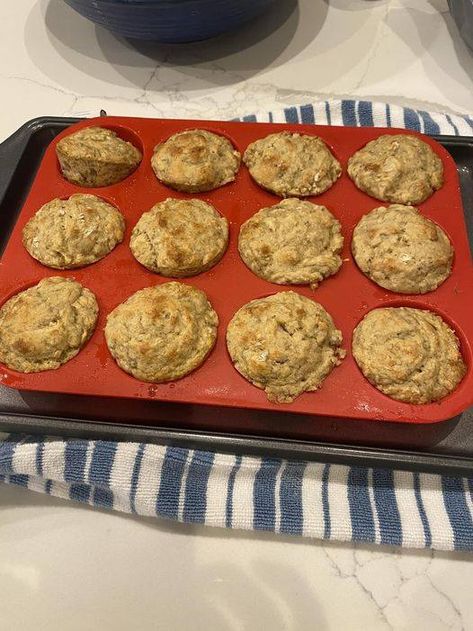 Weight Watcher Recipes Banana Bread Muffin Recipe, Perfect Banana Bread, Weight Watchers Tips, Banana Bread Muffins, Points Recipes, Guilt Free Dessert, Unsweetened Applesauce, Muffin Recipe, Breakfast Options