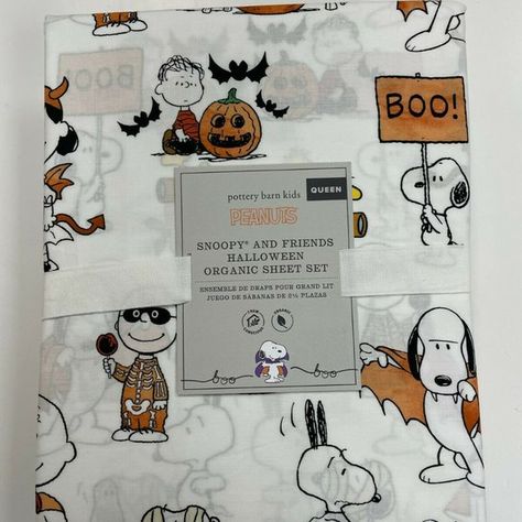 Pottery Barn Kids Peanuts Organic Snoopy & Friends Halloween Queen Sheet Set October Core, Snoopy Friends, Kids Bed Sheets, Pottery Barn Baby, Disney Princess Castle, Halloween Bedding, Spiderman Kids, Halloween Queen, Queen Sheets