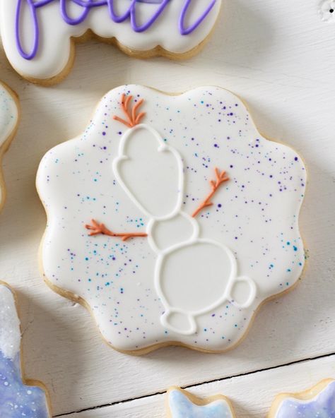 | The love for Disney’s Frozen doesn’t seem to be going away anytime soon so I’m always trying to look for new ways to take it on with my… | Instagram Elsa Cookies, Side Profiles, Disney Cookies, Frozen Cookies, Elsa And Anna, Frozen Birthday Party, Frozen Birthday, Cookie Art, Sugar Art