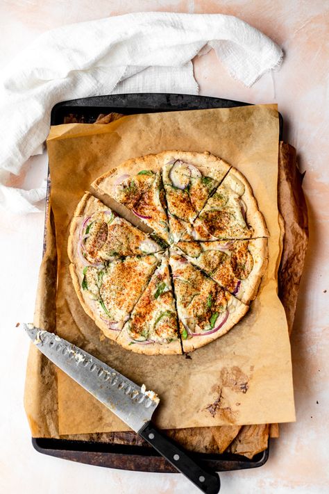 garlicky white cashew cheese pizza sauce (vegan + paleo) Gluten Free Pizza Crust Recipe, Healthy Homemade Pizza, White Pizza Sauce, Cheese Pizza Recipe, Vegan Cashew Cheese, Cashew Cream Sauce, 10 Healthy Foods, Healthy Food Swaps, Gluten Free Pizza Crust