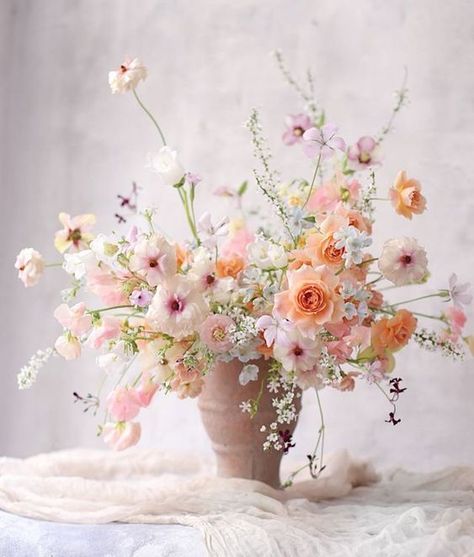 Spring Flower Arrangements, Spring Floral Arrangements, Flower Vase Arrangements, Beautiful Flower Arrangements, Deco Floral, Beautiful Bouquet, Ikebana, Flower Shop, Pretty Flowers