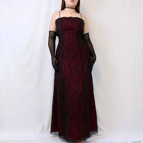 Grunge Dress Formal, 90s Prom Dresses, Goth Prom Dress, Goth Prom, Maroon Lace Dress, Lace Dress Outfit, Vampire Dress, Dream Prom Dress, Prom Inspo