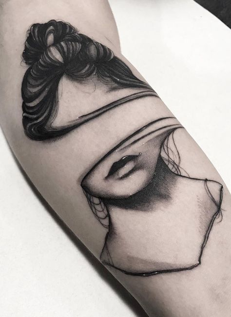 Smudged face tattoo on the arm done by @joaochew | www.otziapp.com Two Face Tattoo, Henne Tattoo, Best Tattoo Ever, Unusual Tattoo, Tattoo Dotwork, Kunst Tattoos, Shape Tattoo, Gemini Tattoo, Muster Tattoos