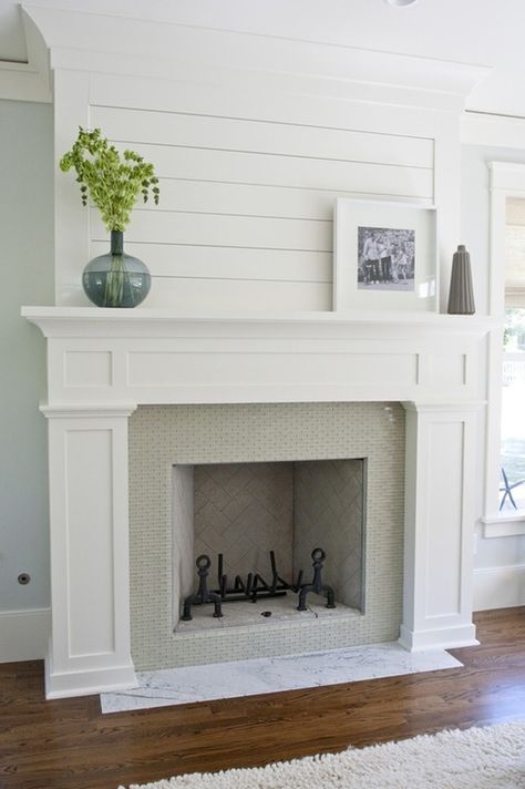 fireplace makeover by Caitlin Creer Interiors: LOVE the plank wall and trim work Design Camino, Fireplace Redo, Family Room Inspiration, Shiplap Fireplace, Craftsman Bungalow, Fireplace Mantel Decor, White Fireplace, Farmhouse Fireplace, Fireplace Remodel