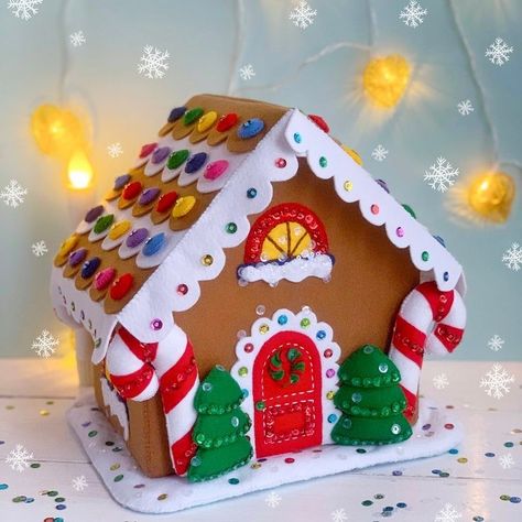 Felt Gingerbread House, Gingerbread Competition, Cardboard Gingerbread House, House Crochet, Gingerbread House Patterns, Ginger Bread House Diy, Felt Gingerbread, Sewing Hand, Glitter House