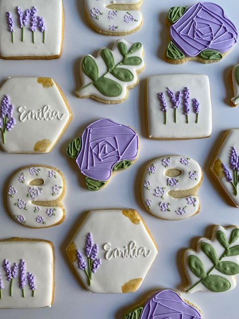 Purple Flower Cookies, Tea Party Bridal Shower Decorations, Purple Cookies, Lavender Cookies, Lavender Baby Showers, Flower Sugar Cookies, Purple Bridal Shower, Graduation Party Planning, Floral Birthday Party