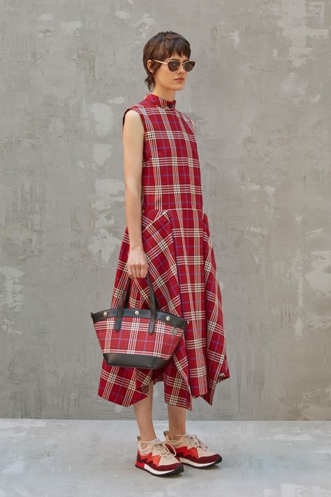 Mulberry Spring 2020 Ready-to-Wear Collection - Vogue Fashion Week Spring 2020, Girl Vibe, Fashion Capsule, Fashion Dresses Casual, Fashion Show Collection, Fashion 2020, Plaid Dress, Fashion Week Spring, Everyday Style