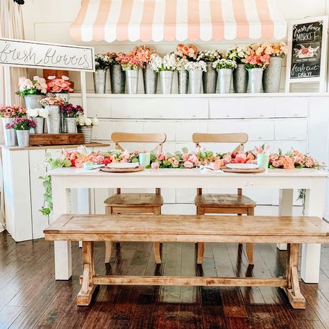 Flower dinner party with a centerpiece full of fresh flowers. Flower Market Party, Floral Party Ideas, Farmers Market Party, Kids Valentine Party, Teacup Flowers, Market Decor, Atlanta Airport, Fresh Flower Market, Farmhouse Centerpiece