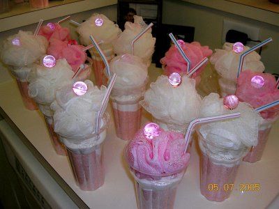 Great Ideas: Bubble bath sundaes for Teachers, Valentines or Mothers Day gifts or that Special Sitter! Cadeau Diy, Bath Salt, Crafty Gifts, Gifts For Teachers, Mothers Day Crafts, Bubble Bath, Appreciation Gifts, Valentine Crafts, Teacher Appreciation Gifts