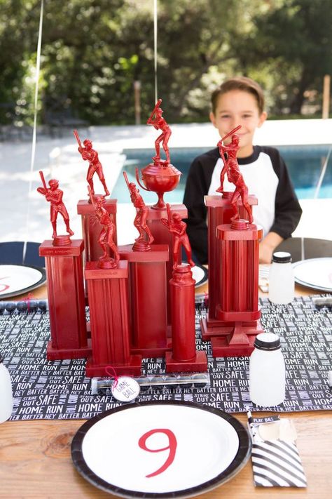 DIY Trophy Centerpieces from a Modern Baseball Birthday Party! Baseball Birthday Party Games, Baseball Birthday Party Ideas, Painted Trophies, Baseball Centerpiece, Modern Baseball, Baseball Cake, Baseball Theme Party, Sports Birthday Party, Baseball Decor