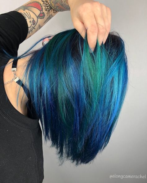 Multi-faceted gem hair using Blue Velvet and Juniper by @alongcamerachel 💎💚 Midnight Blue Hair, Lunar Tide, Gem Hair, Juniper Green, Hair Dyes, Semi Permanent Hair Color, Short Hair Color, Hair Design, Permanent Hair Color