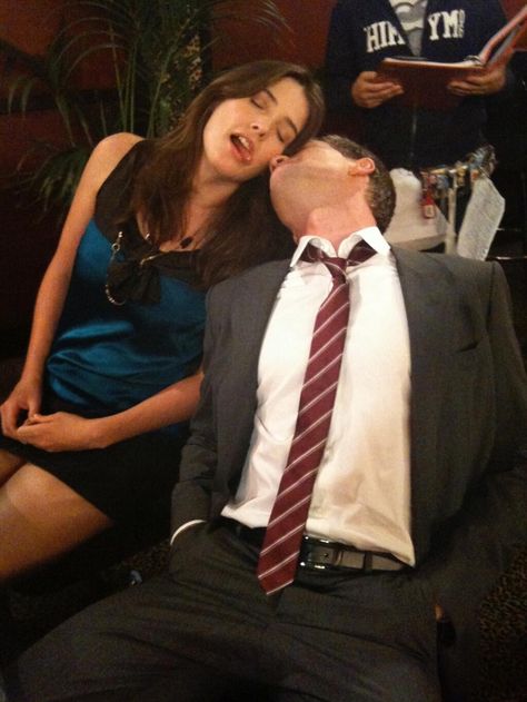 Cobie & Neil between takes <3 Barney And Robin, Robin Scherbatsky, How Met Your Mother, Kaptan Jack Sparrow, Barney Stinson, Ted Mosby, Seth Macfarlane, Neil Patrick, How I Met Your Mother