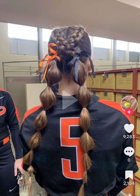 football game hairstyle Rugby Hairstyles Braids, Low Pony Volleyball Hairstyles, Unique Softball Hairstyles, Softball Hair With Ribbon, Race Day Braids, Soccer Goalie Hairstyles, V Ball Hairstyles, Fun Soccer Hairstyles, Crazy Volleyball Hairstyles