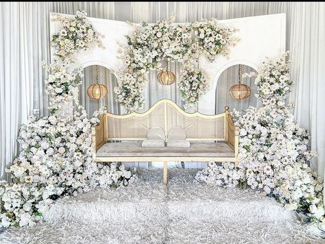 Simple Nikah, Pelamin Klasik, Pelamin Idea, Decor Lamaran, Pelamin Nikah, Dekorasi Wedding, Moodboard Wedding, Nikah Decor, Bride Groom Table