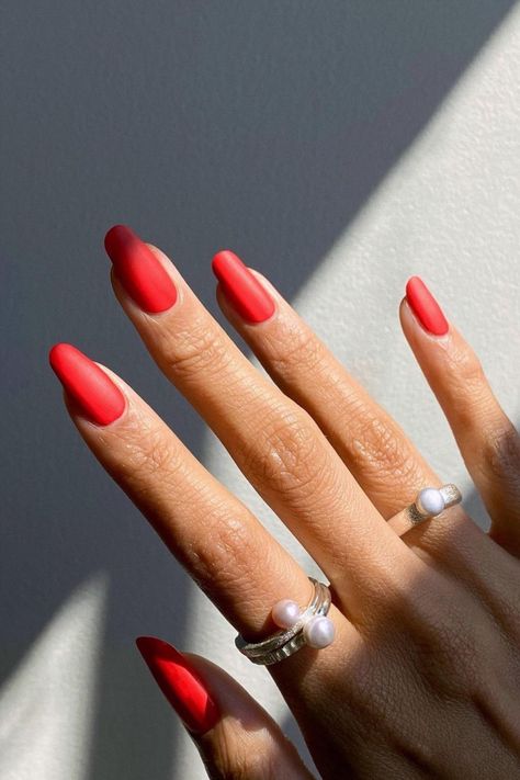 Matte Stiletto Nails, Red Matte Nails, Red Ombre Nails, Red And Gold Nails, Red Nails Glitter, Brown Nail Polish, Red Acrylic Nails, Matte Nails Design, Red Nail Designs