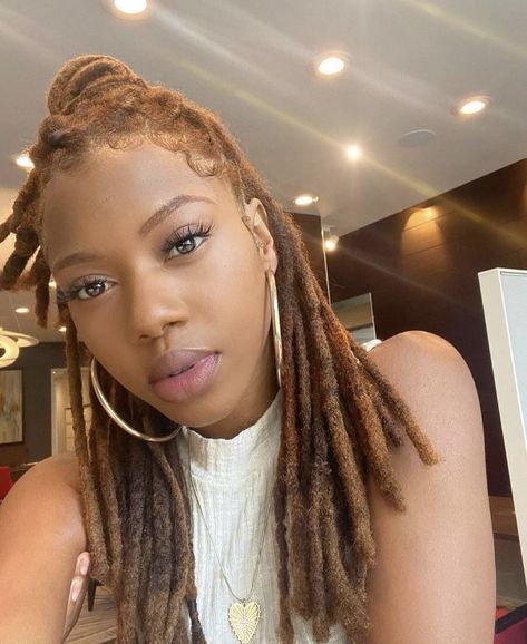 Honey Brown Locs, Brown Locs, Short Dreadlocks Styles, Beautiful Dreadlocks, Short Locs Hairstyles, Starter Locs, Dreadlock Hairstyles, Natural Hair Tips, Honey Brown