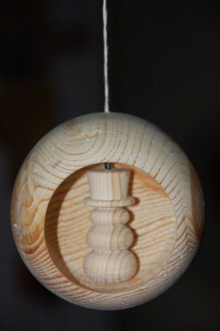 Christmas tree bauble with snowman by Bartosz Sokolow. Wood Turned Snowmen, Turned Ornaments Wood, Wood Turned Xmas Ornaments, Wood Lathe Snowman, Turned Christmas Ornaments Wood, Diy Christmas Deco, Wooden Snowmen, Wood Turning Lathe, Wood Router