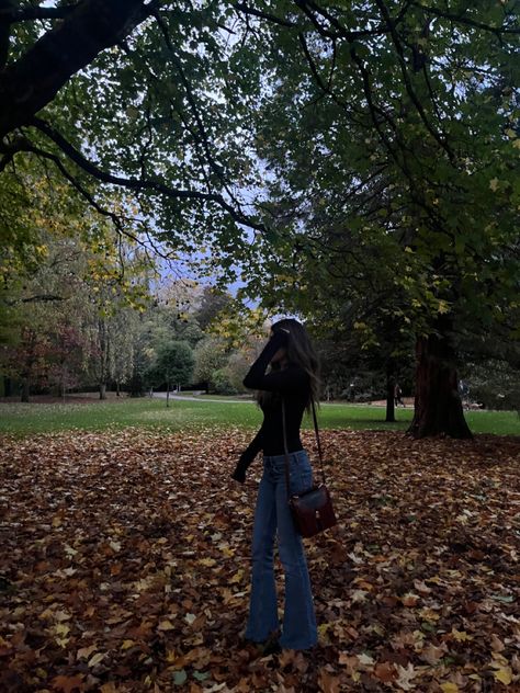 #autumn #autumnstyle #outfitideas #outfitstyle #style #clothes #womanfashiontrend #womanoutfits #london #newyorkcity Rainy Autumn Outfit, Nahla Core, London Autumn Outfit, Breathtaking Outfits, Caitlyn Core, Romanticizing Autumn, Cottage Academia, Fall Mood Board, Fall Inspo