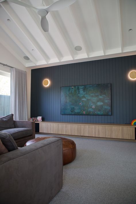 Lining boards and high ceiling for this TV room Family Room Built Ins With Tv Modern, Media Room Ceiling Ideas, Rec Room Tv Wall, Loft Tv Room, Entertainment Room Ideas Family, Contemporary Tv Room, Tv Room Designs, Family Tv Room, Dark Floor Living Room