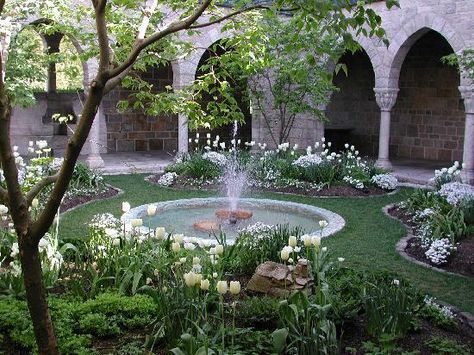 Cloister Garden, Teapot Ideas, Castle Floor Plan, Charleston Gardens, Ancient Houses, Garden Water Fountains, Landscape Inspiration, Famous Gardens, English Gardens