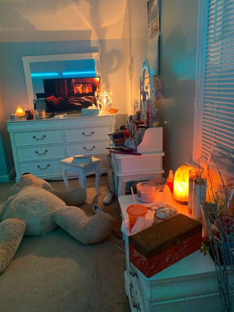 Salt Lamps, Himalayan Salt Lamp, Table Salt, Salt Lamp, Bedtime Routine, Himalayan Salt, Himalayan, Season 3, Room Inspo