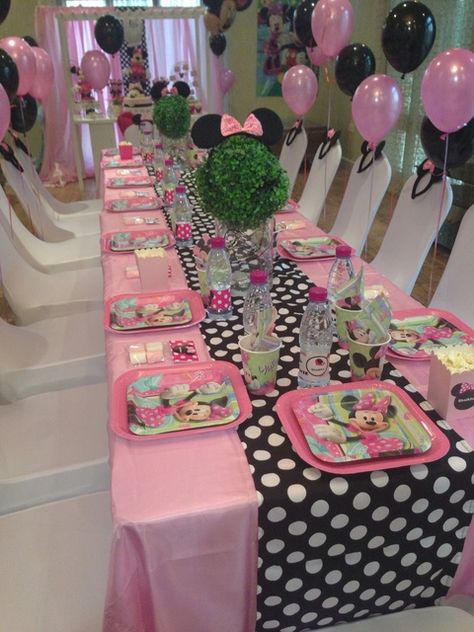 Photo 1 of 29: Minnie Mouse / Birthday "Minnie mouse" | Catch My Party Minnie Mouse Table Set Up, Minnie Mouse 5th Birthday Party Ideas, Mini Mouse Party Ideas Decoration, Mini Mouse Birthday Decorations, Minnie Mouse 1st Birthday Party Ideas, Minnie Mouse Party Table, Minnie Mouse Birthday Party Ideas 2nd, Minnie Mouse Birthday Party Ideas 1st, Minnie Mouse Theme Party