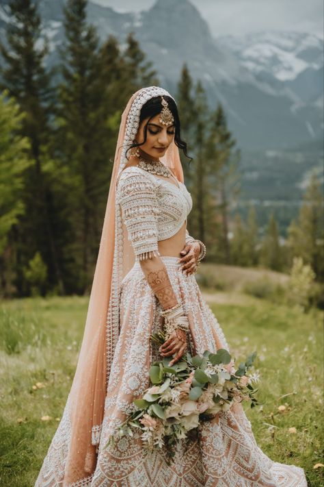 Anisha and Ronish’s wedding was a modern boho paradise! Keep scrolling to see the dreamiest of details! Wedding In Mountains, Mountain Indian, Jeweled Wedding Dress, Hindu Wedding Ceremony, Bohemian Wedding Inspiration, Indian Wedding Inspiration, Multicultural Wedding, Indian Fusion Wedding, Mountain Bride