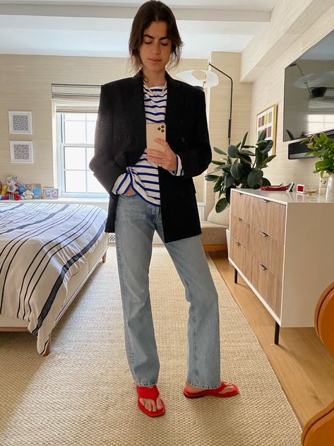 Striped Tshirt Outfits, Cereal Aisle, Striped Top Outfit, Spring Weekend Outfit, Leandra Medine Style, What Do I Wear, Hot Couture, Birkenstock Style, French Vogue