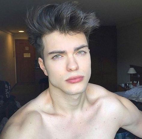 Arkadaslar sizce bu genc yakisikli mi? Lutfen gercekci ve durust olun?Gorselini en iyi ifade eden kisa notunu buraya ekleyebilirsin...9 Men Hairstyle, Stephen James, Mode Turban, Cool Hairstyles For Men, Tumblr Boys, Boy Hairstyles, White Boys, Male Face