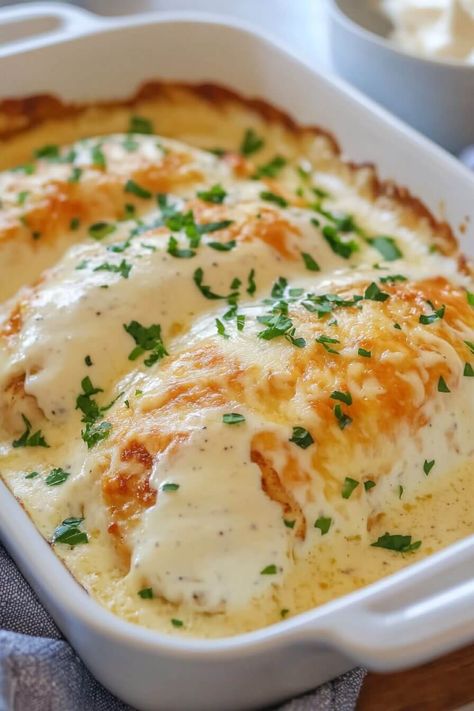 Smothered Cheesy Sour Cream Chicken 9 Cheesy Sour Cream Chicken, Creamy Chicken Dish, Chicken Receipes, Cream Chicken, Sour Cream Chicken, Steamed Green Beans, Easy Chicken Breast, Chicken Meals, Cheese Topping