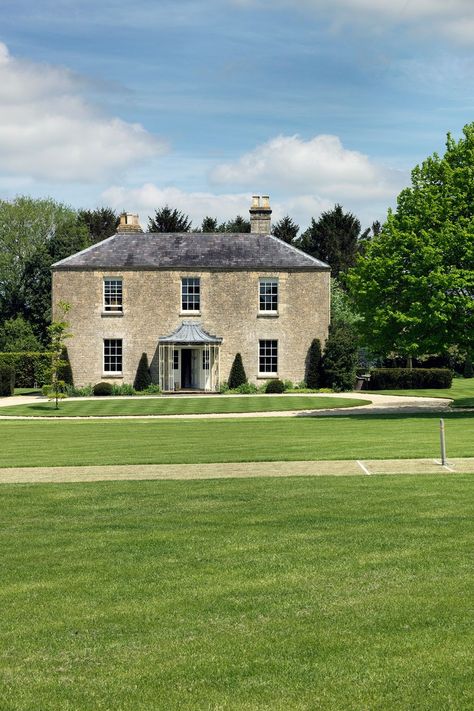 Georgian House, Country House Design, Georgian Architecture, Country House Interior, Georgian Homes, Guest Cottage, Home Exterior, Terraria, English House