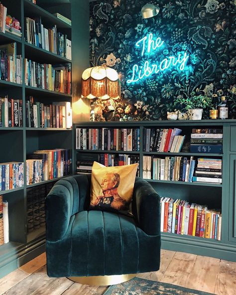 Maximalist Office, Maximalist Home, Maximalist Design, Home Library Design, Home Library, Lounge Room, Dream House Decor, Front Room, The Library