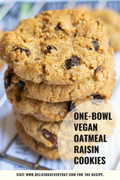 Vegan Oatmeal Raisin Cookies, Plant Based Cookies, Vegan Oatmeal Cookies, Cookie Recipes Oatmeal Raisin, Oatmeal Raisin Cookies Chewy, Light Dessert, Healthy Oatmeal Cookies, Dessert Cookies, Vegan Oatmeal