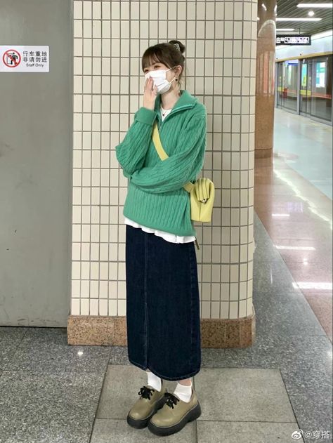 Leahsfieldnotes Outfits, Green Outfit Korean, Artistic Outfits Aesthetic, Japan Women Fashion, Campus Outfit, Japan Outfit, 가을 패션, Casual Style Outfits, Looks Style