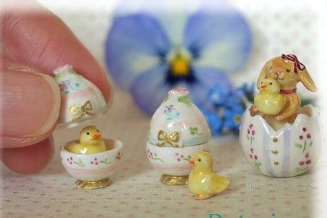 Bunny Sculpture, Miniature Easter, Miniature Candles, Fairy House Crafts, Miniature Pottery, Diy Earrings Polymer Clay, Diy Doll Miniatures, Tiny Bunny, Egg Crafts