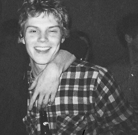 Evan Peters Rare, Vibe Aesthetic, Evan Peters, Black And White, White, Black