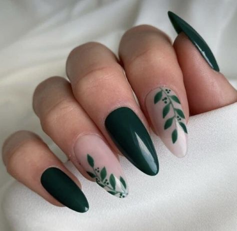 Green Leaf Nails Acrylic, Fern Nails Design, Plant Inspired Nails, Green Flower Nail Art, Green Nails With Vines, Green Leaf Design Nails, Green Ivy Nails, Ivy Nail Art, White Nails Green Leaves