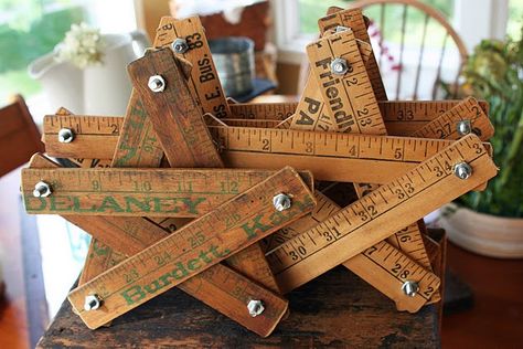 Stick Stars, Ruler Crafts, Country Decor Diy, Repurposing Ideas, Yard Sticks, Repurposed Art, Funky Junk Interiors, Country Diy, Tape Measures