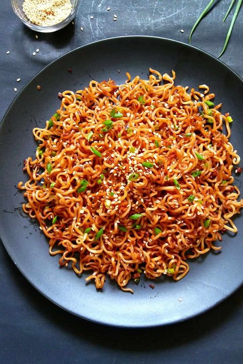 10 Minute Sesame Garlic Ramen Noodles - Spoons Of Flavor Sesame Garlic Ramen Noodles, Sesame Garlic Ramen, Garlic Ramen Noodles, Garlic Ramen, Ramen Noodle Recipes Easy, Glass Noodles Recipe, Ramen Dinner, Ramen Recipes Easy, Noodle Recipes Easy