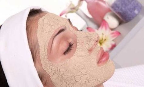 Sandalwood face mask Dry Skin Face Mask, Glowing Skin Overnight, Homemade Face Pack, Skin Tightening Mask, Cut Crease Makeup Tutorial, Multani Mitti, Sandalwood Powder, Mask For Dry Skin, Home Remedies For Skin